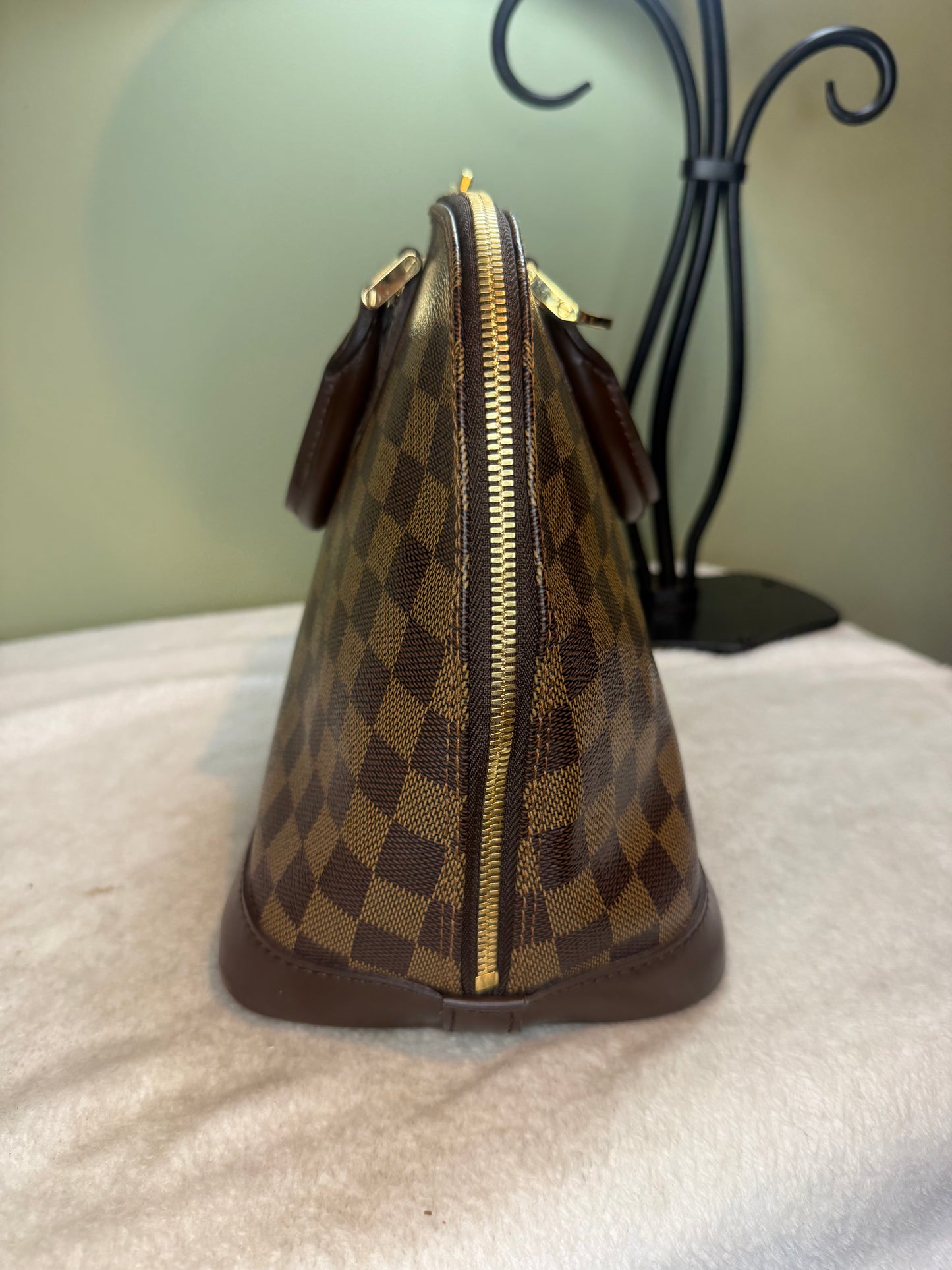 1259. Louis Vuitton Damier Ebene Alma PM