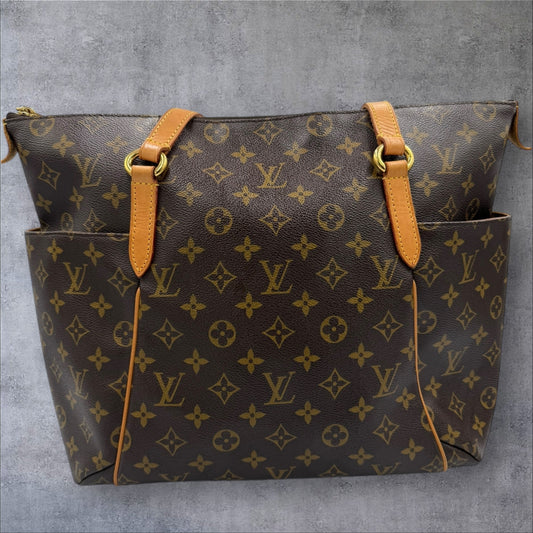 351. Louis Vuitton Monogram Totally MM