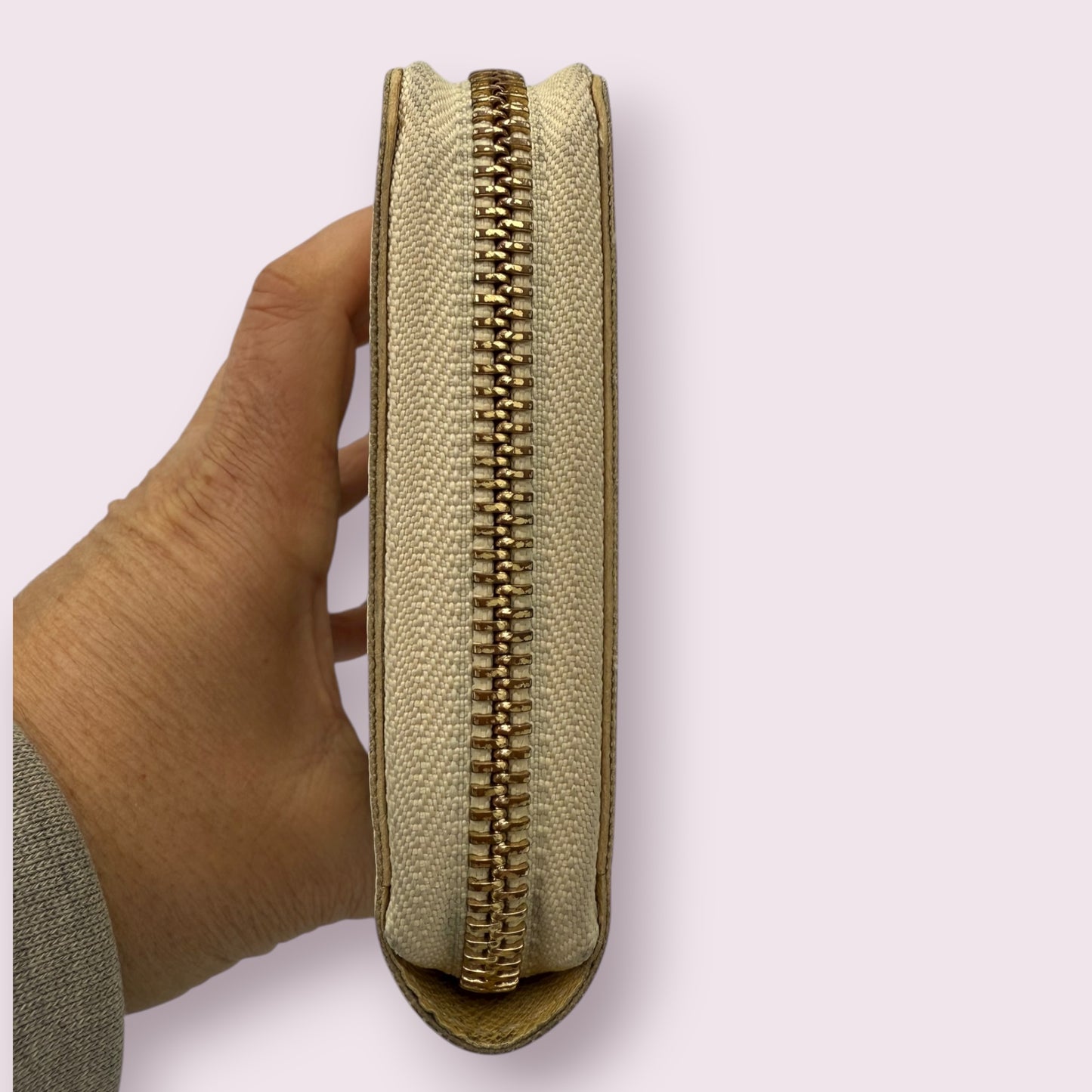 280. Louis Vuitton Damier Azur Long Zippy Wallet