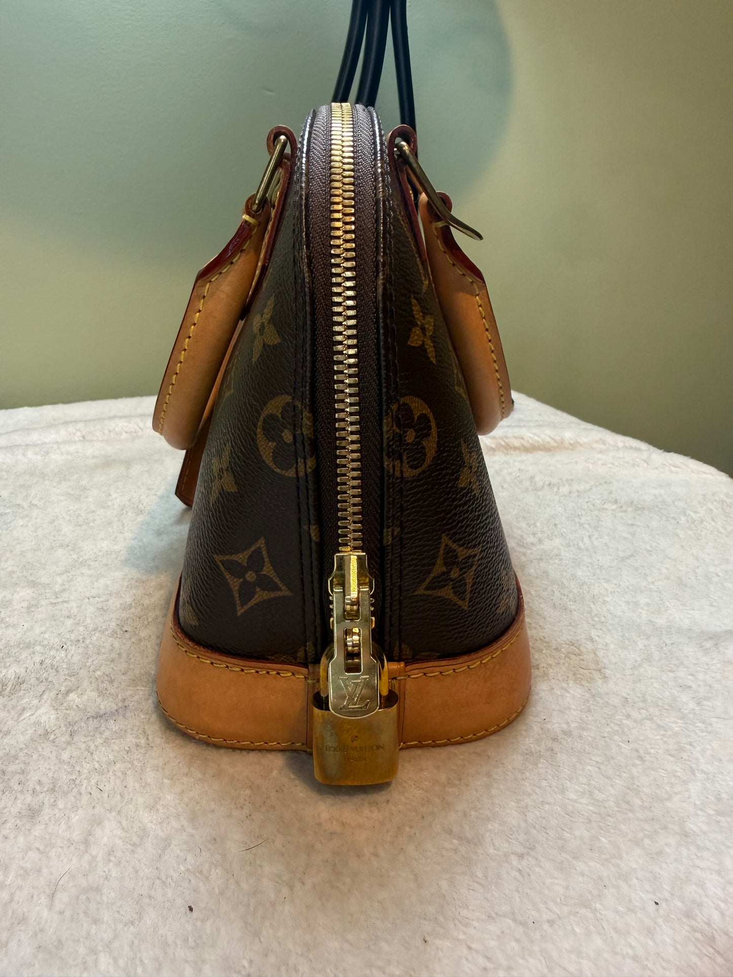 1601. Louis Vuitton Monogram Alma BB