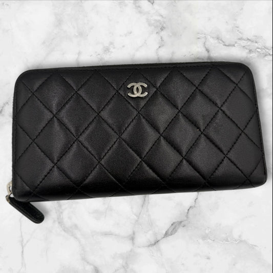 Chanel Black Classic Lambskin Zippy wallet with Silver Hardware
