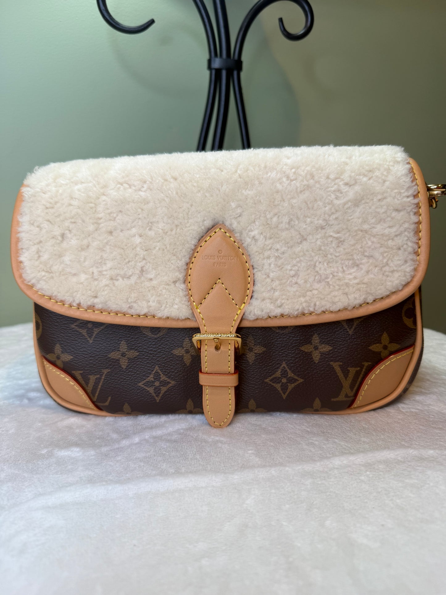 1810. Louis Vuitton Monogram Diane Shearling