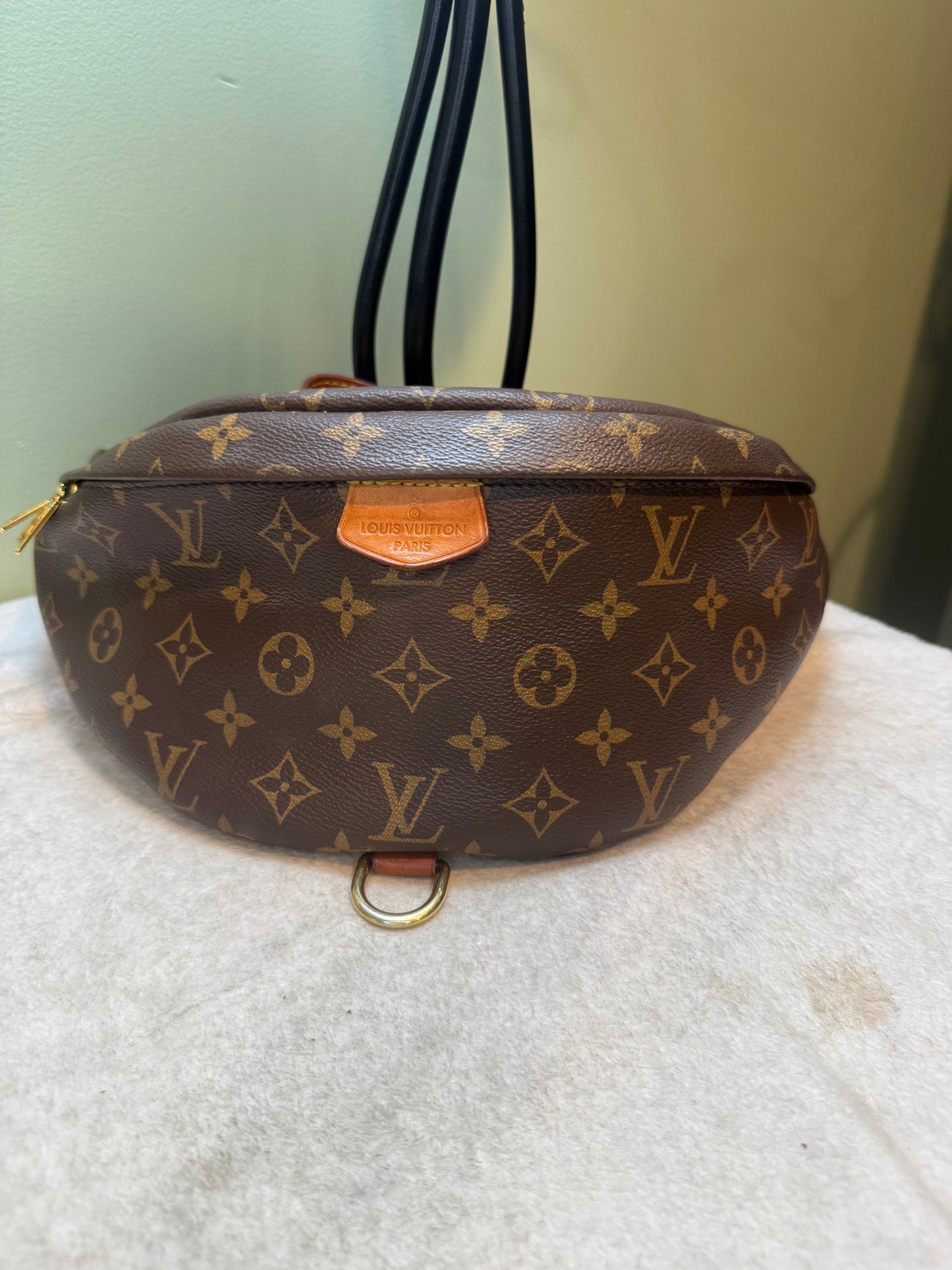 1662. Louis Vuitton Monogram Bumbag