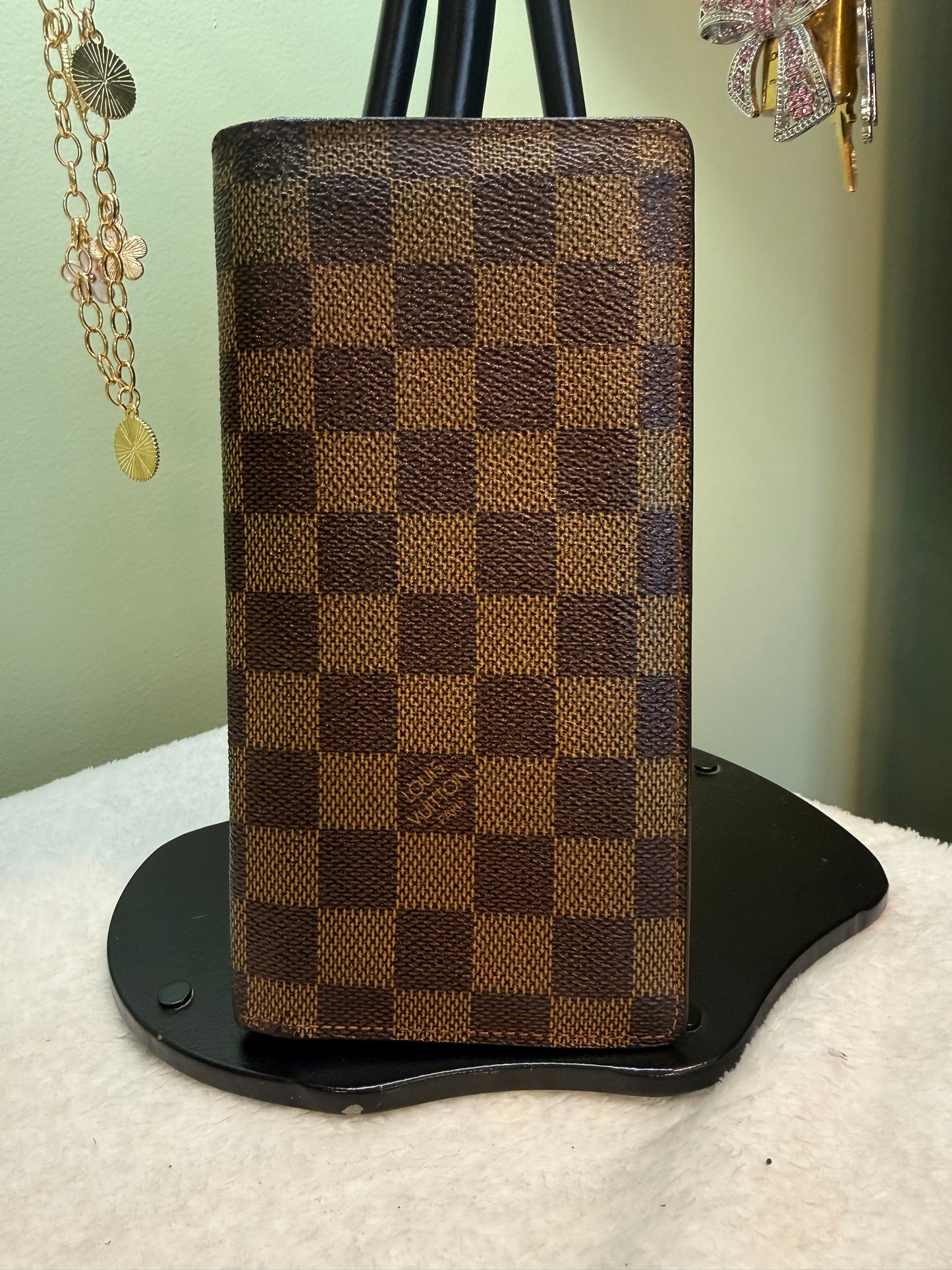 529. Louis Vuitton Damier Ebene Brazza Wallet