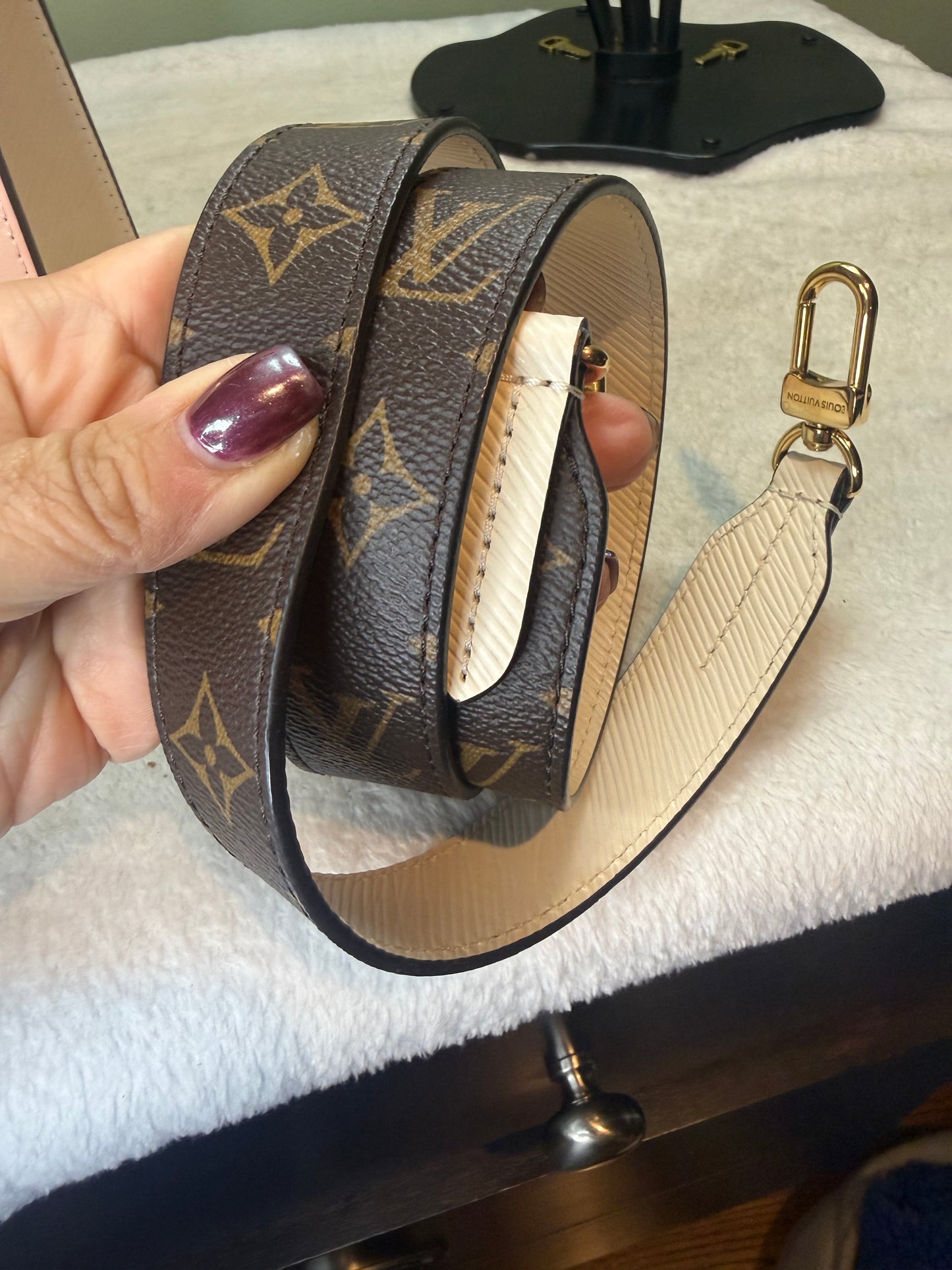 1276. Louis Vuitton Pink Vernis Spring Street