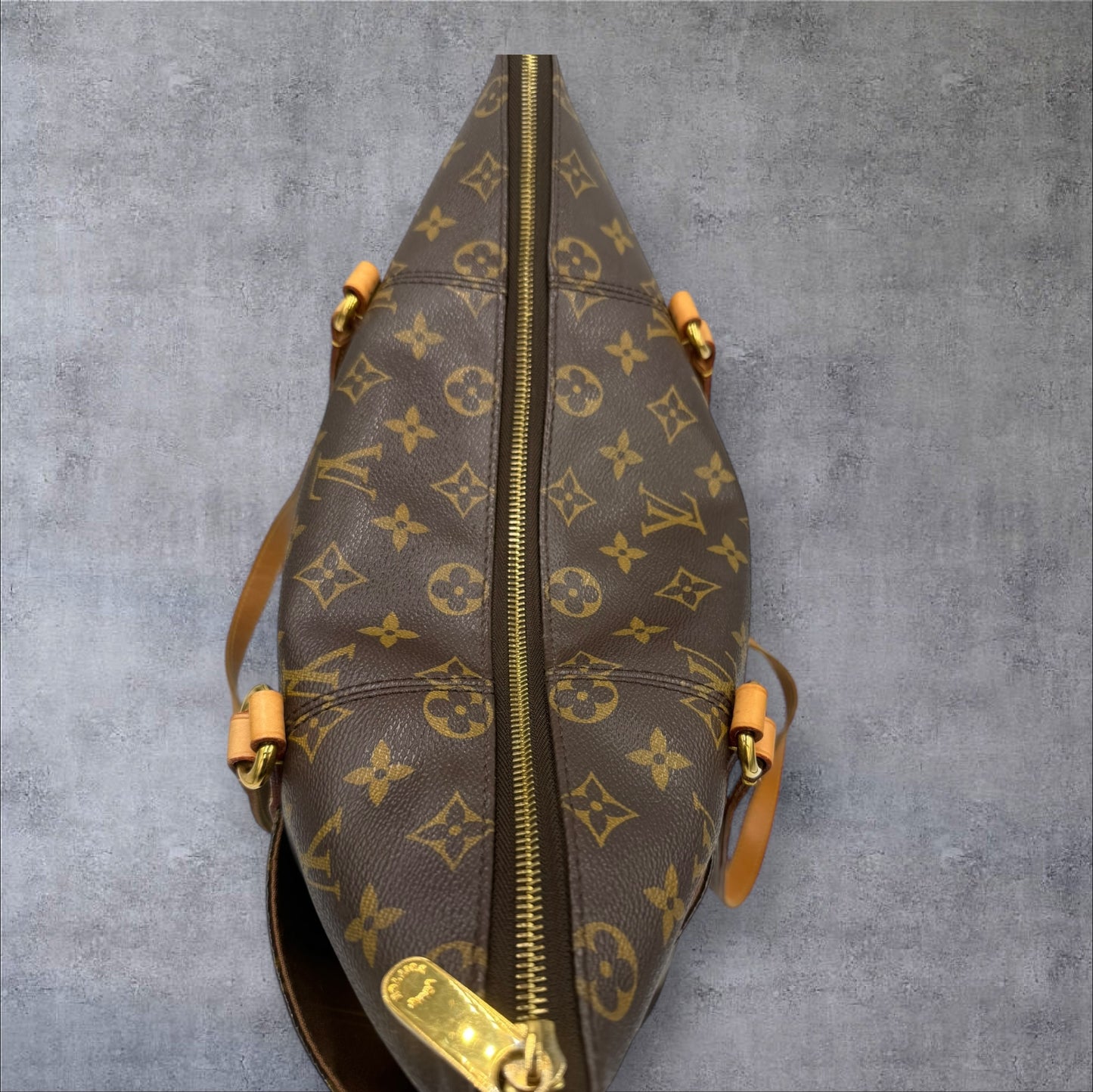 351. Louis Vuitton Monogram Totally MM