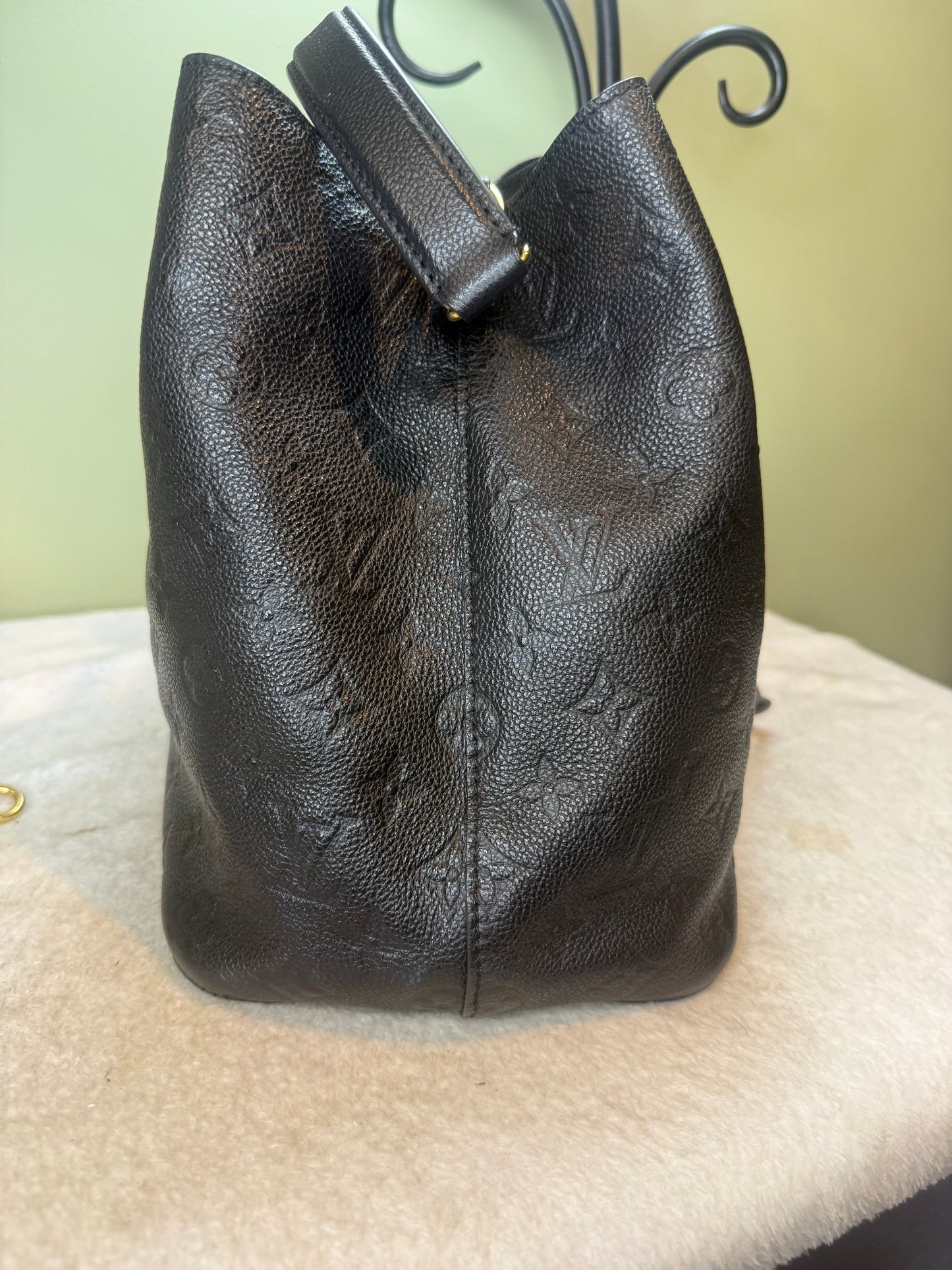 1550. Louis Vuitton Black Empriente NeoNoe MM