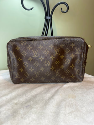 1519. Louis Vuitton Monogram Trousse 28