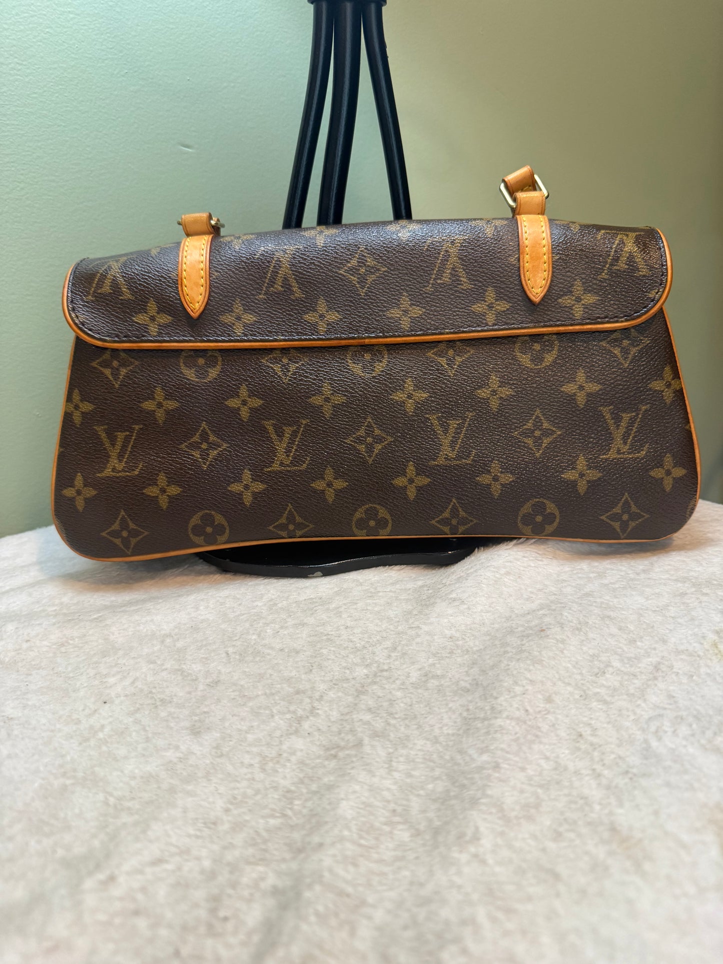 1702. Louis Vuitton Vintage Monogram Pochette Marelle