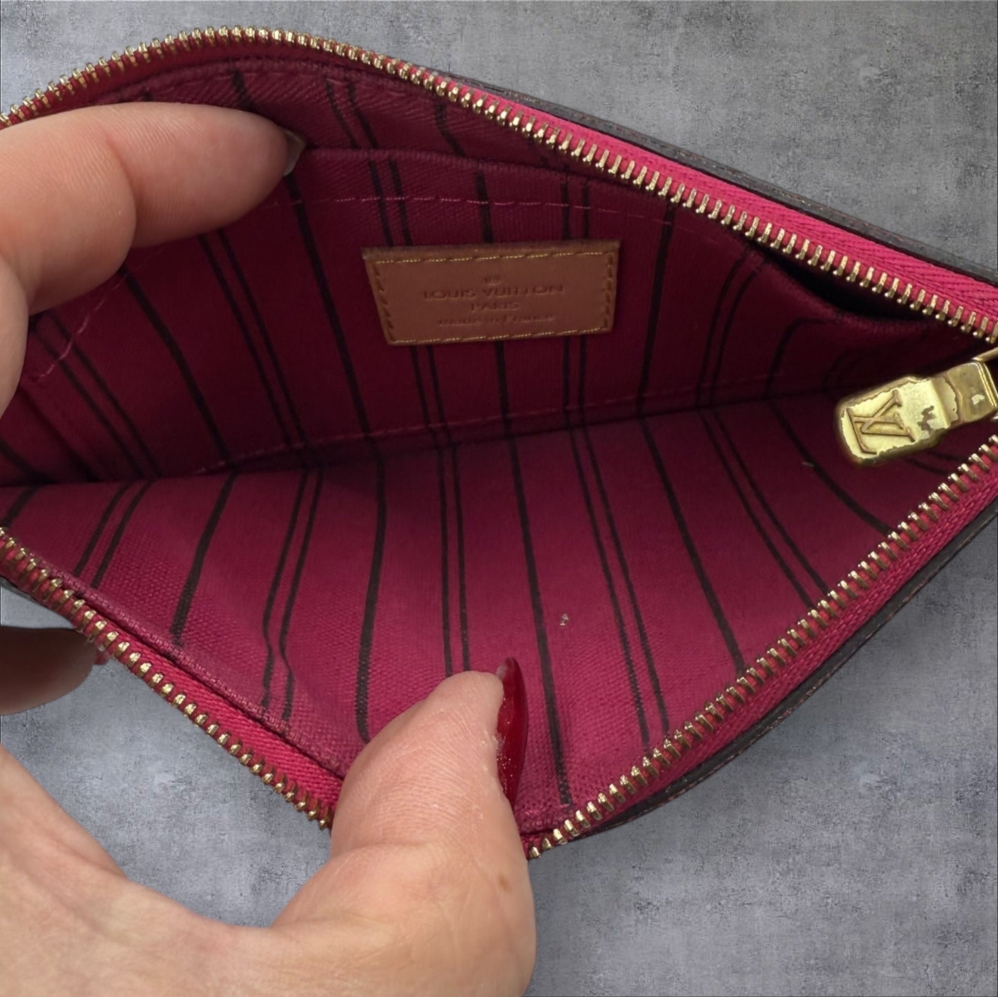 345. Louis Vuitton Neverfull Pouch PM with Fuchsia