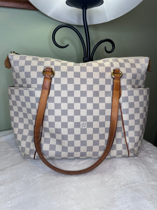 1710. Louis Vuitton Damier Azur Totally MM