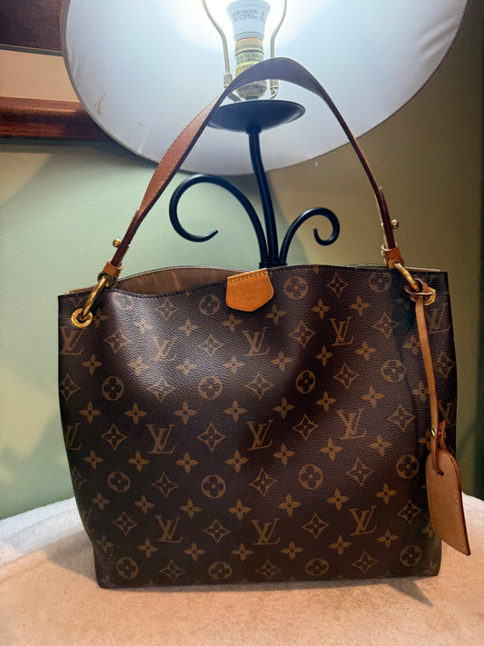 1650. Louis Vuitton Monogram Graceful PM