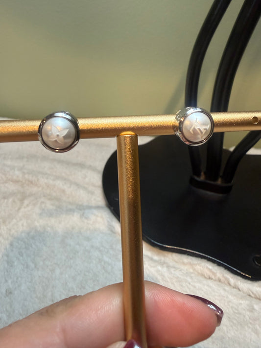1627. Louis Vuitton Silver Pearls Rodeo Earrings