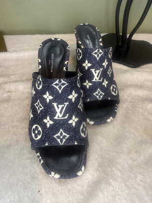 1569. Louis Vuitton Blue Denim Monogram Silhouette Mule Heals