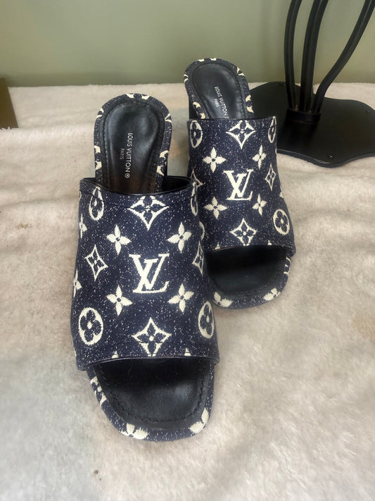 1569. Louis Vuitton Blue Denim Monogram Silhouette Mule Heals