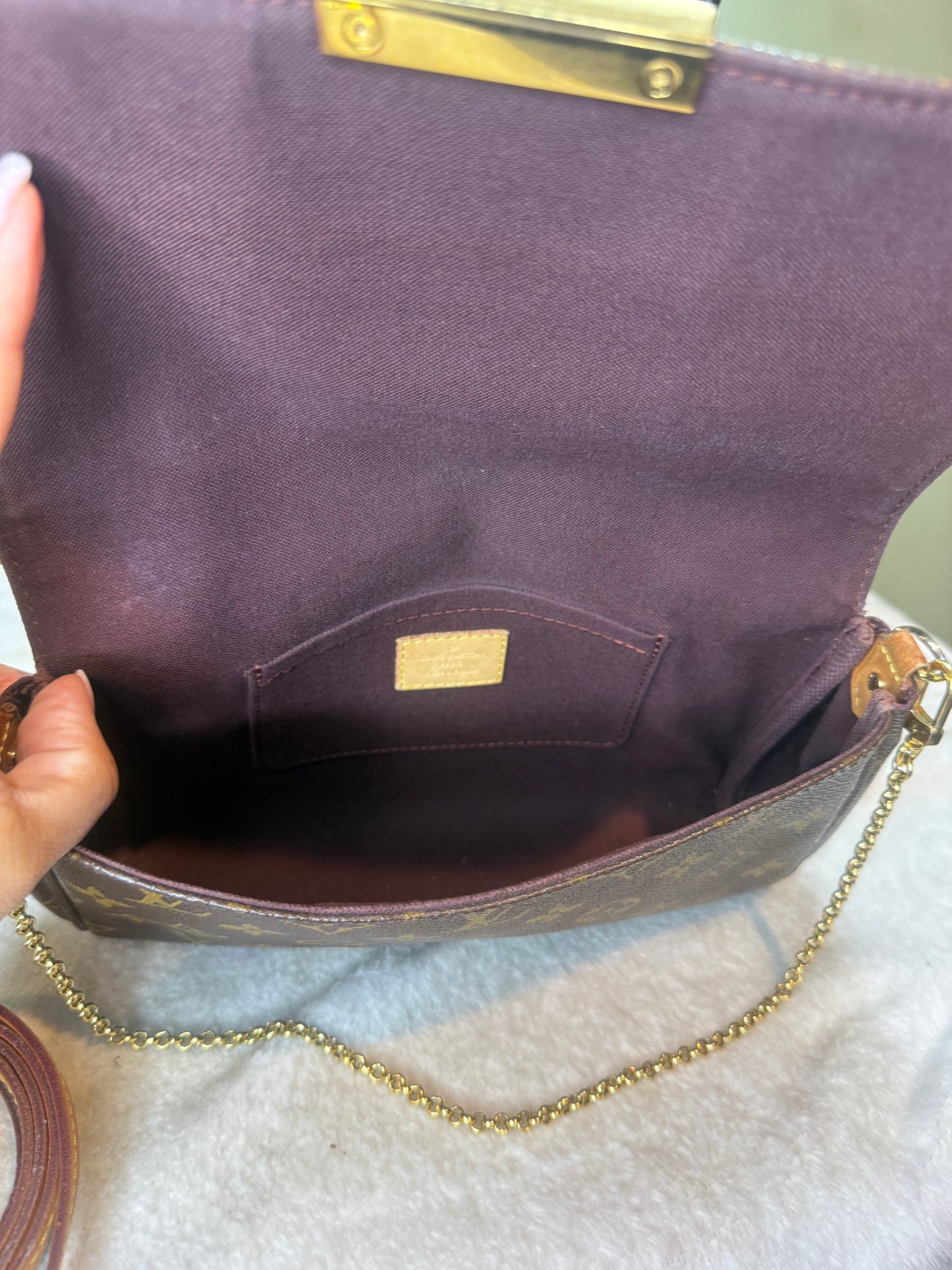 1463. Louis Vuitton Monogram Favorite MM