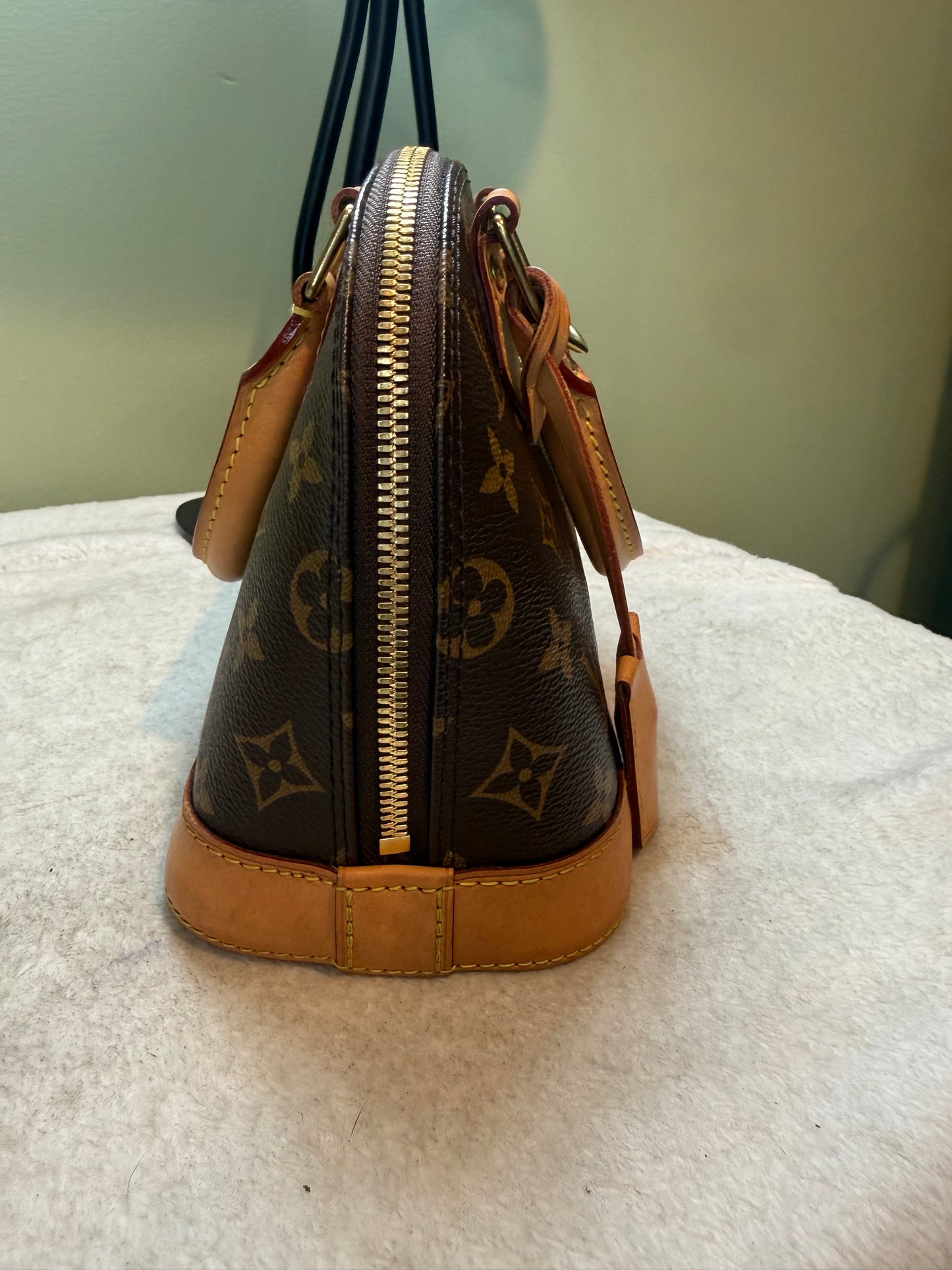 1601. Louis Vuitton Monogram Alma BB
