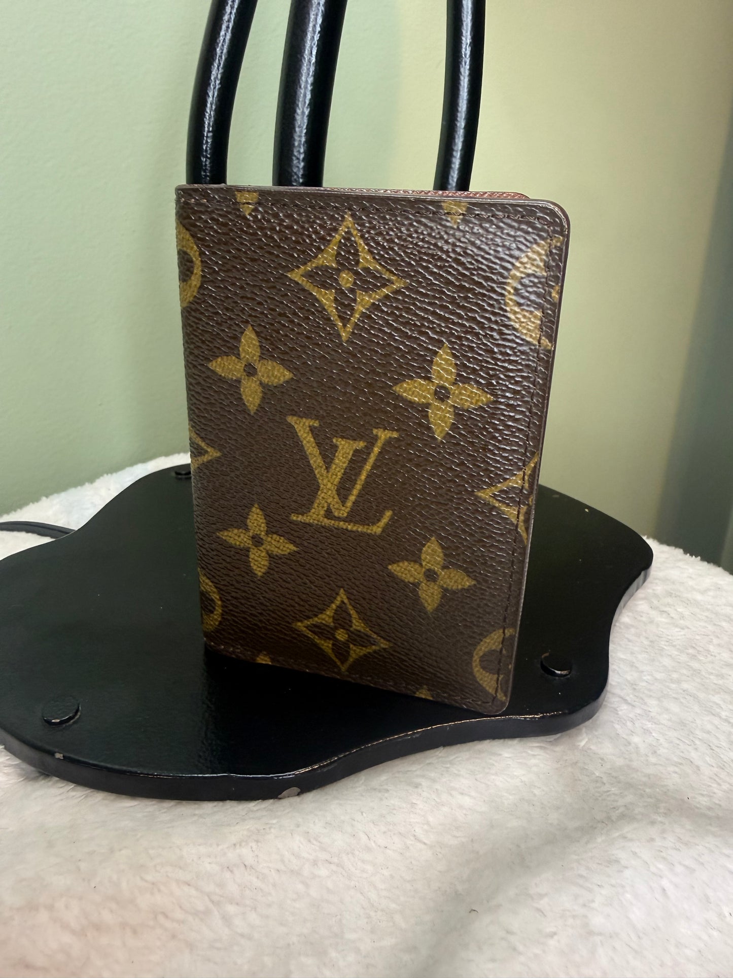1210. Louis Vuitton Monogram Pocket Organizer