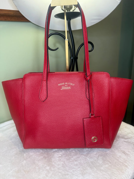 2071. Gucci Red Pebbled Leather Swing Tote