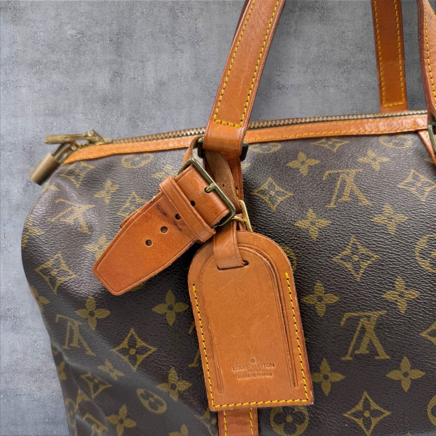 352. Louis Vuitton Monogram Sac Souple 35