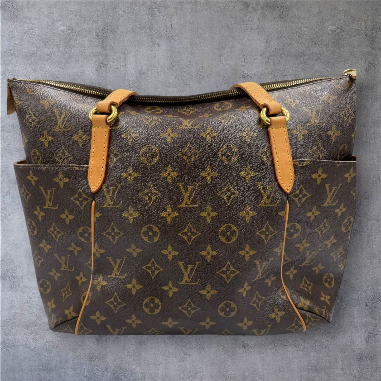 351. Louis Vuitton Monogram Totally MM