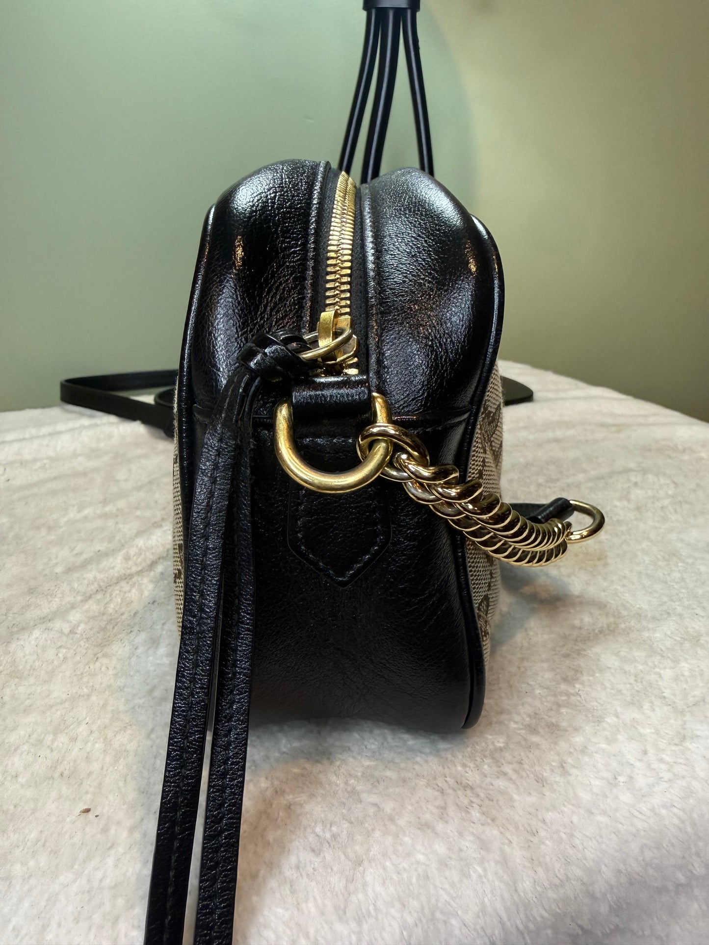 1545. Gucci GG Marmont Beige/Black Quilted Canvas Camera Bag