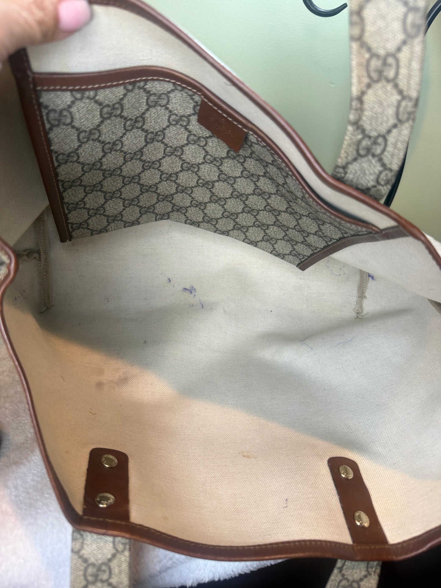 1483. Gucci GG Supreme Canvas Medium Tote