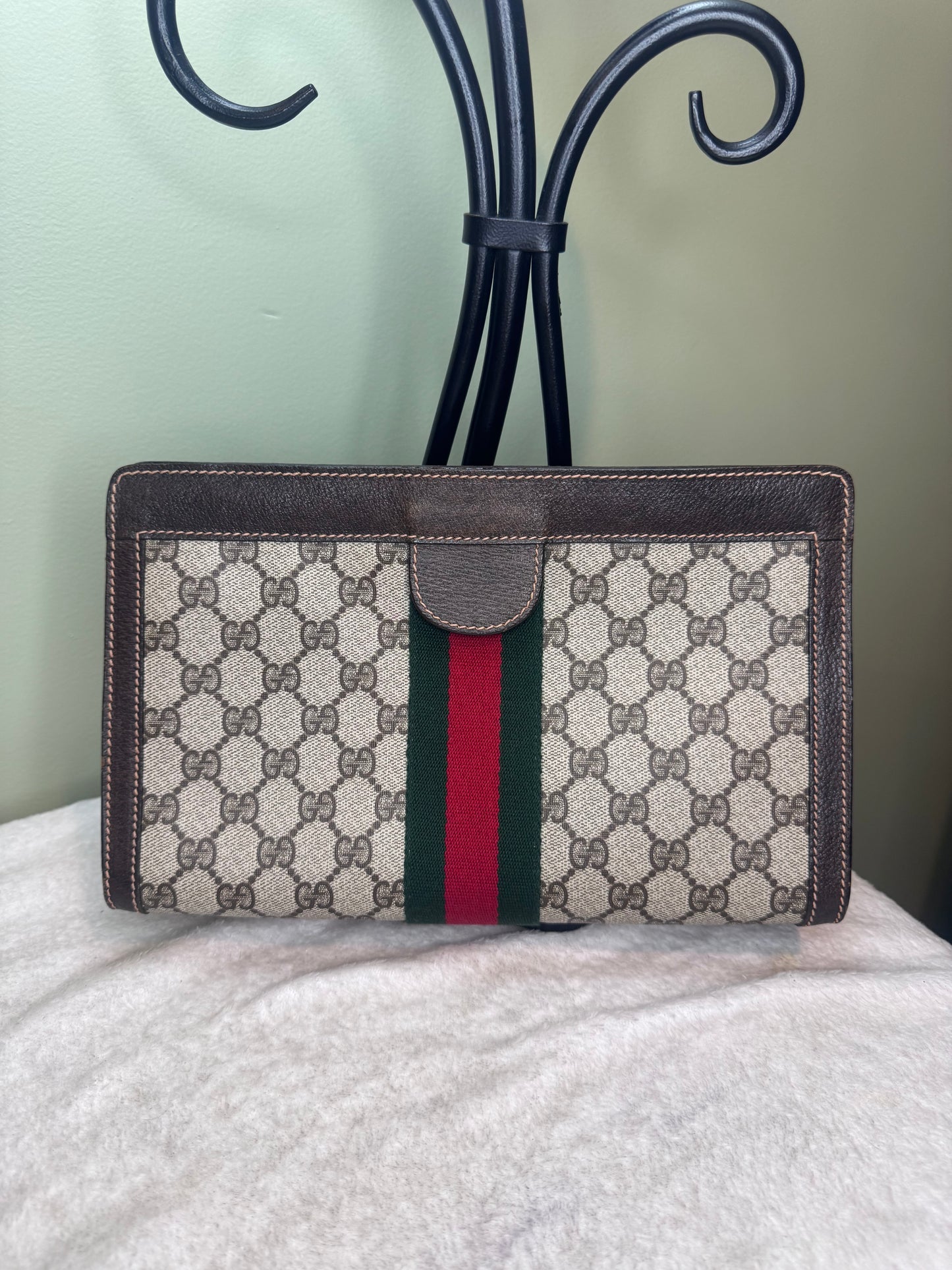 1389. Gucci GG Supreme Cosmetic/ Clutch bag