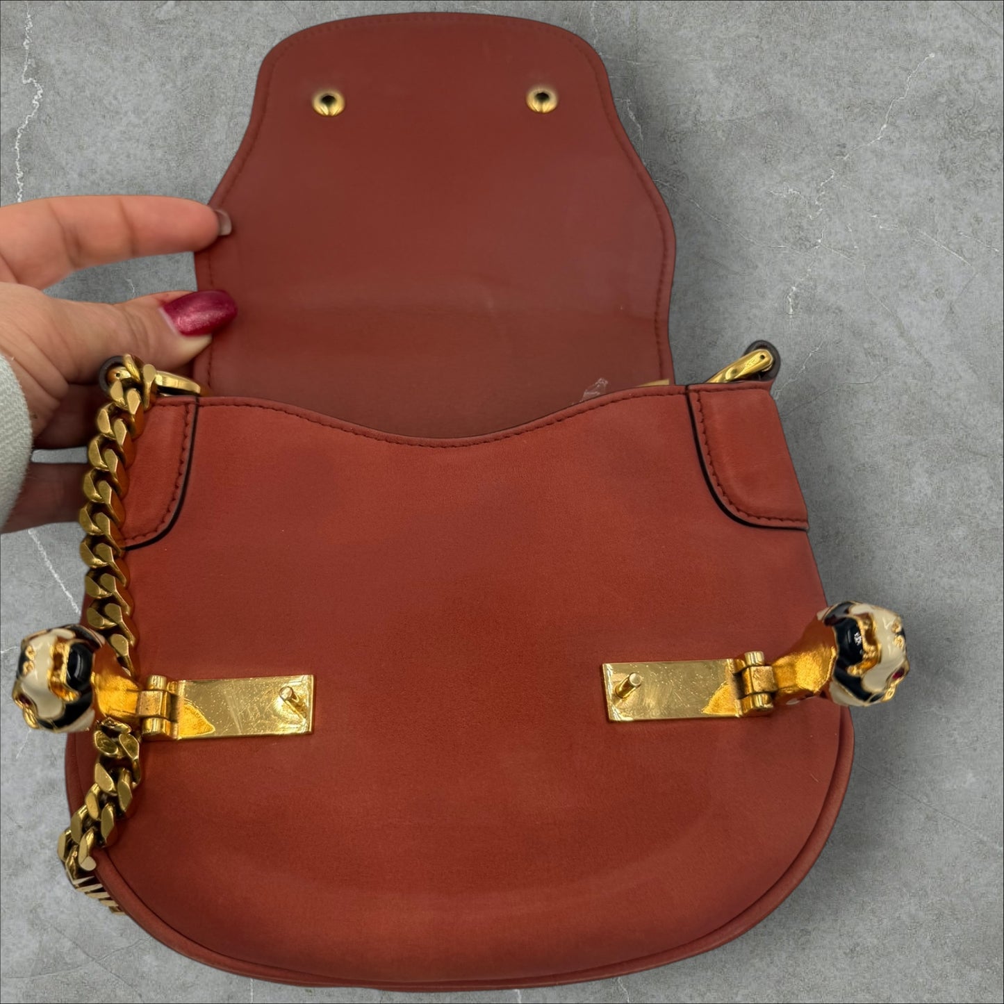 334. Gucci Tigrette Shoulder bag in Rust Suede with gold chain