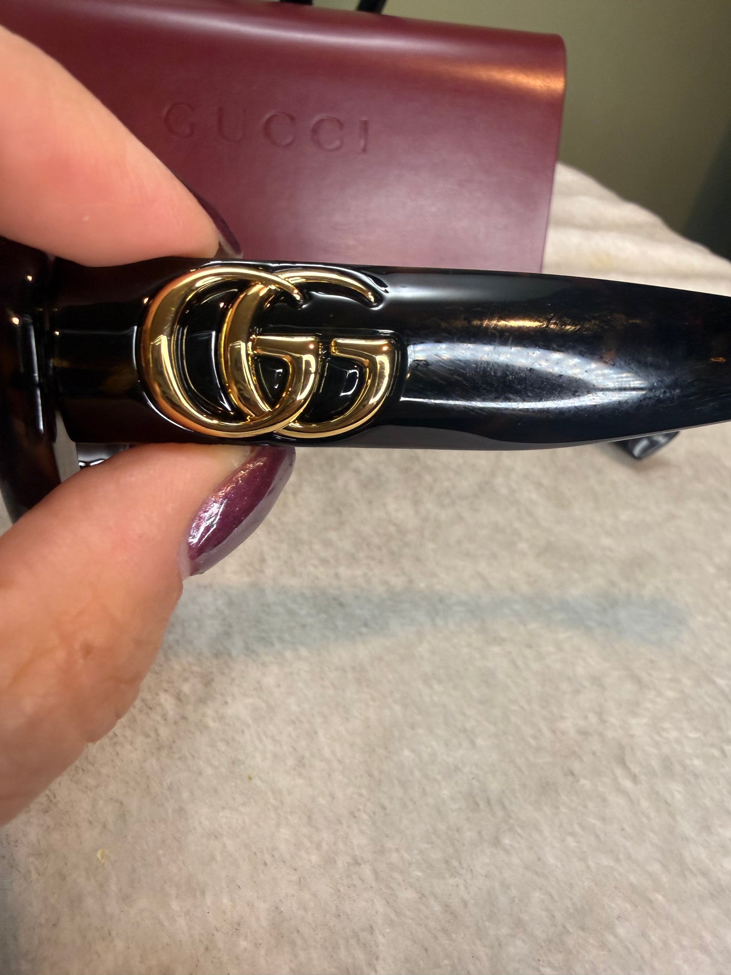 1229. Gucci GG Logo Oval Sunglasses