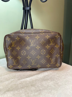 1341. Louis Vuitton Monogram Trousse 23