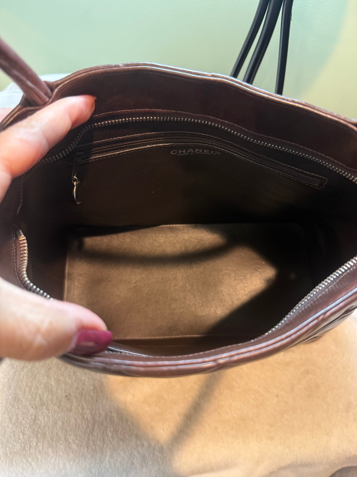 1693. Chanel Vintage Chocolate Brown Medallion Tote Series 6 (2000-2002)