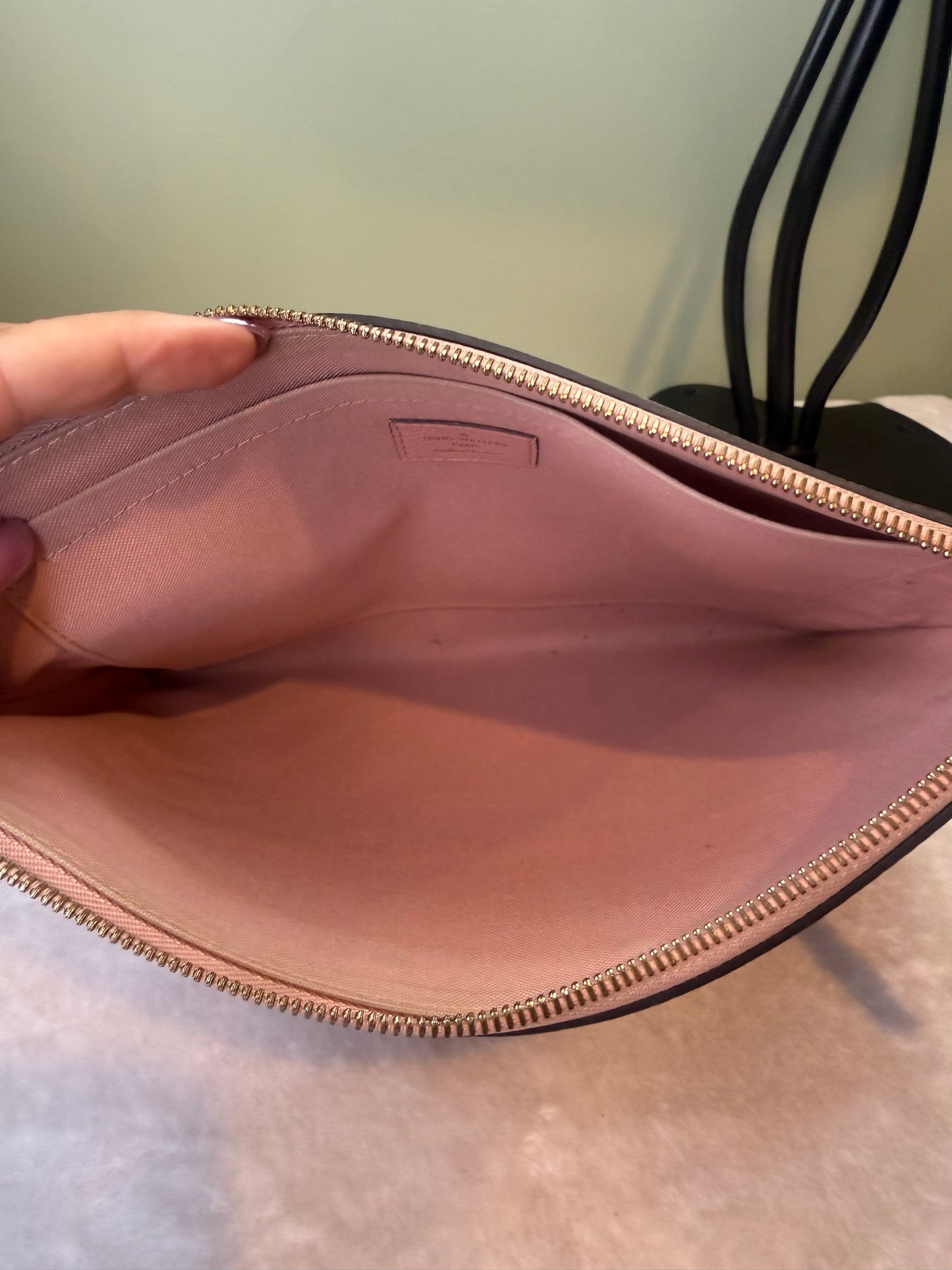 1836. Louis Vuitton Pink Empriente Daily Pouch