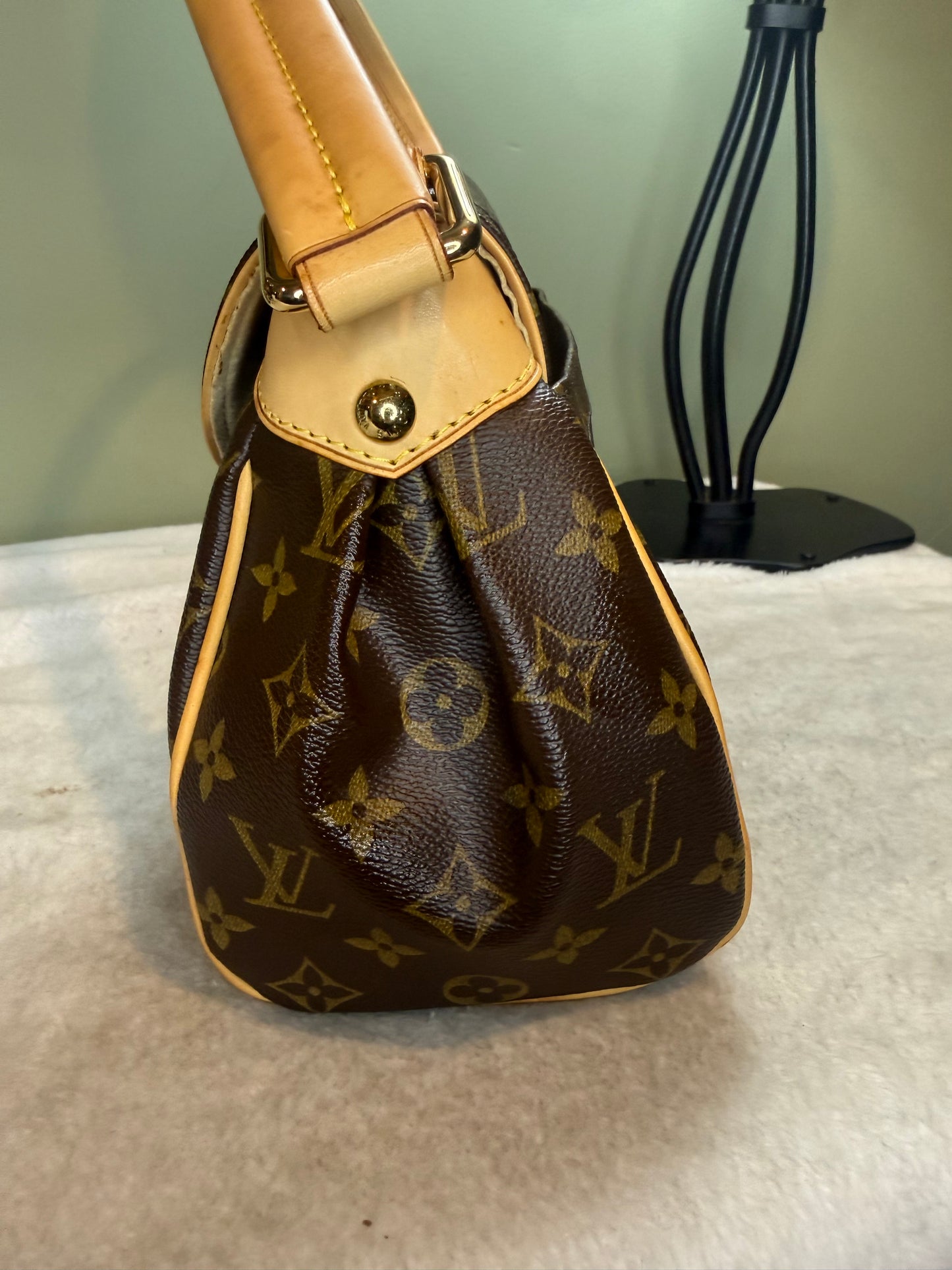 1272. Louis Vuitton Monogram Beverly PM