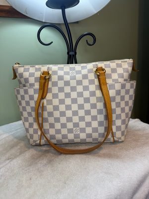1400. Louis Vuitton Damier Azur Totally PM
