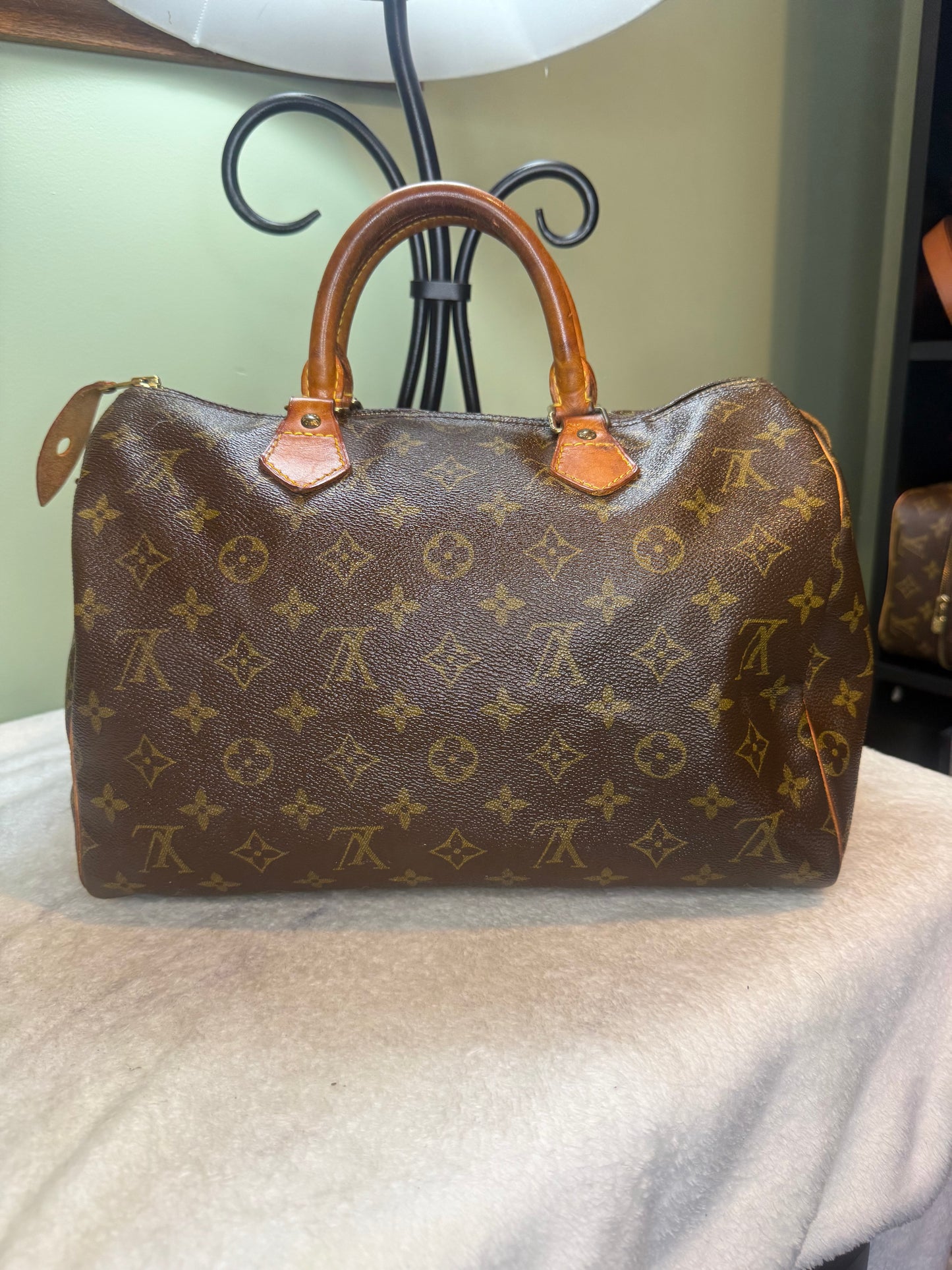 1418.  Louis Vuitton Monogram Speedy 30