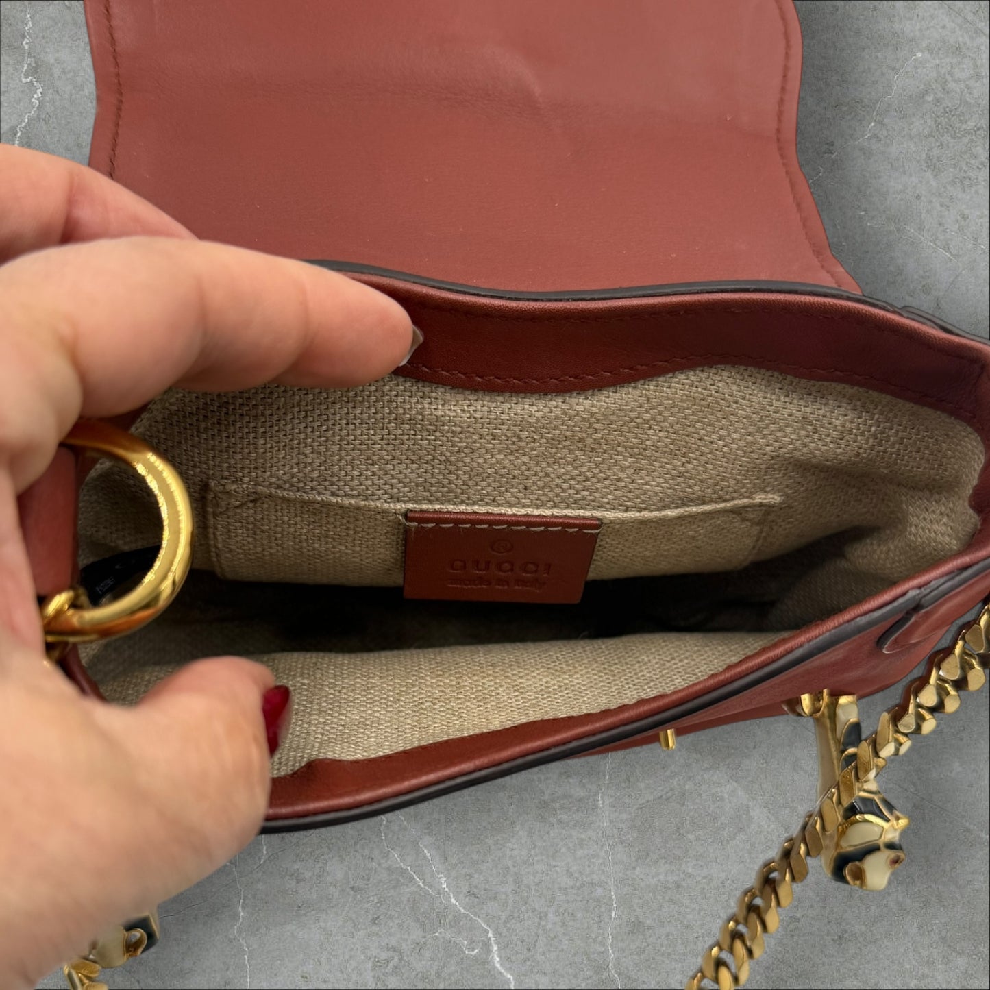 334. Gucci Tigrette Shoulder bag in Rust Suede with gold chain