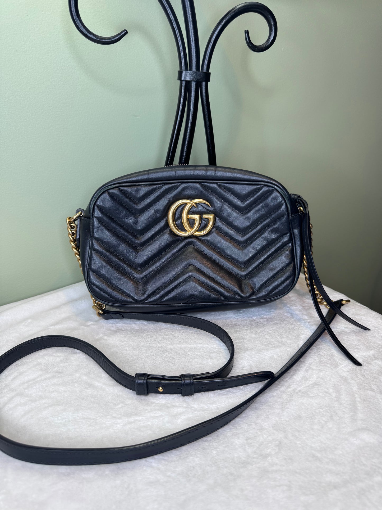 1721. Gucci Black Leather Small Marmont