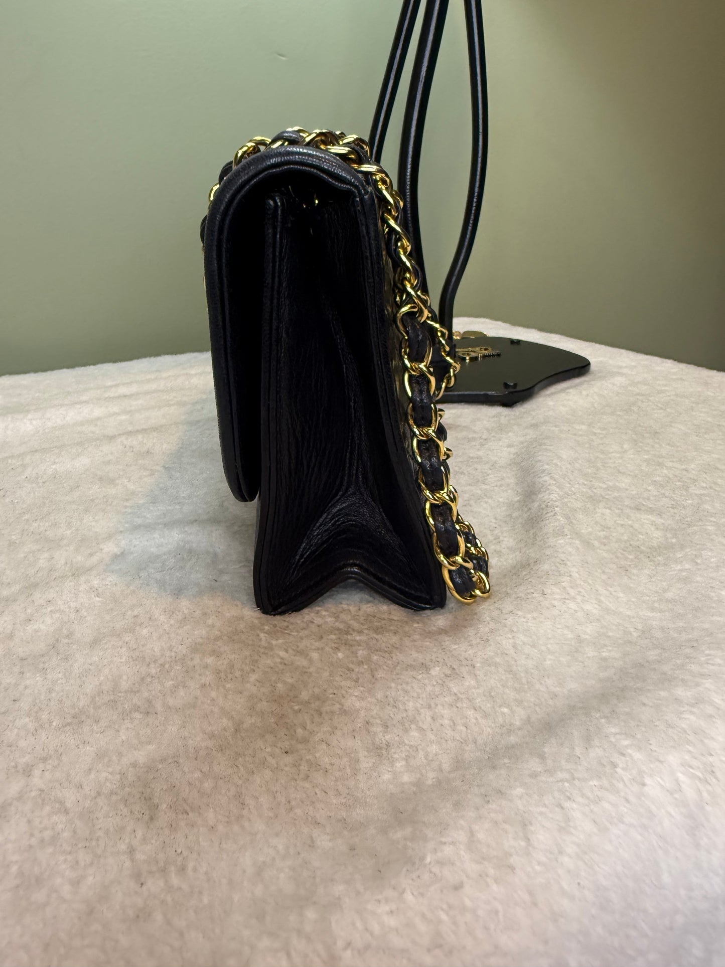 1021. Chanel Vintage Quilted Lambskin Tassel Flap Bag ( Series 1)