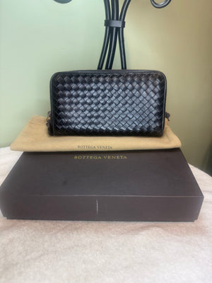 1356. Bottega Black Intreciatto woven leather Zippy Wallet