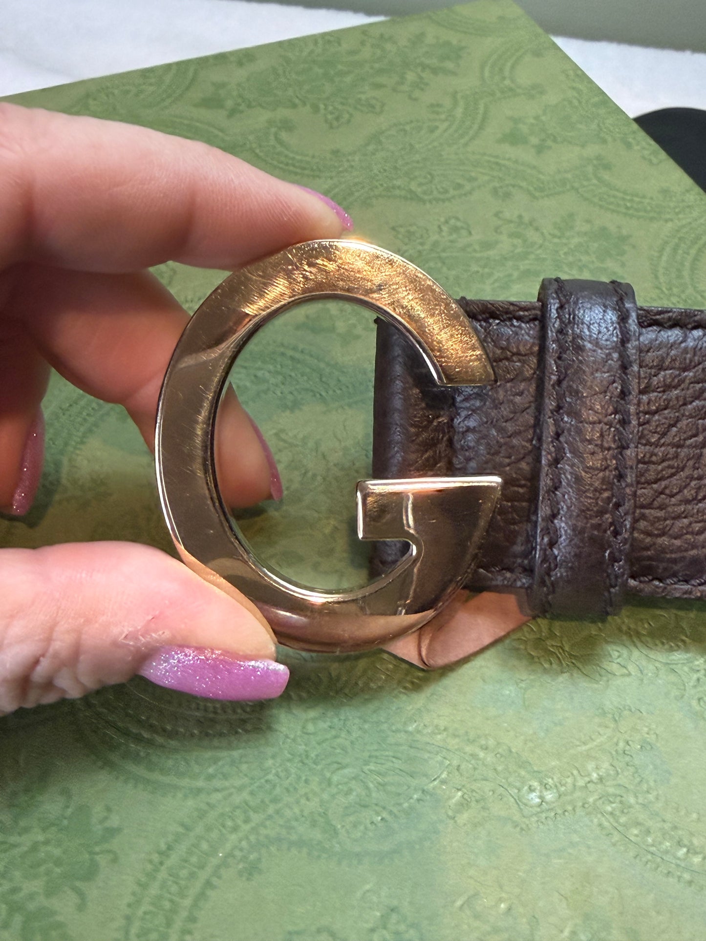 760. Gucci Brown Leather belt with G gold buckle