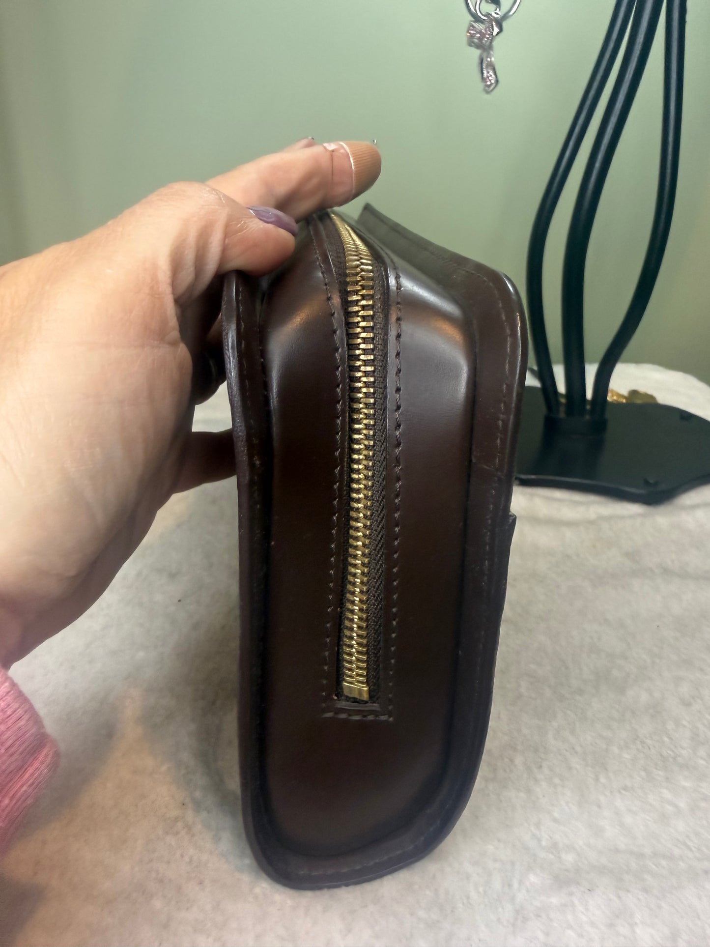 1043. Louis Vuitton Damier Ebene St. Louis Pochette Clutch