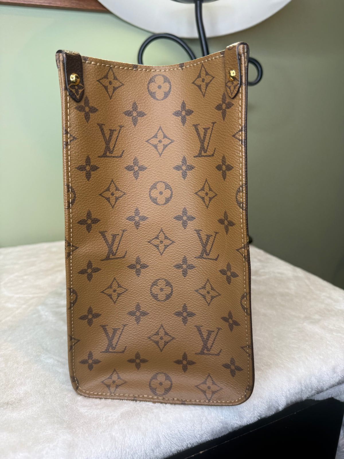 2180. Louis Vuitton Reverse Monogram OnTheGo MM
