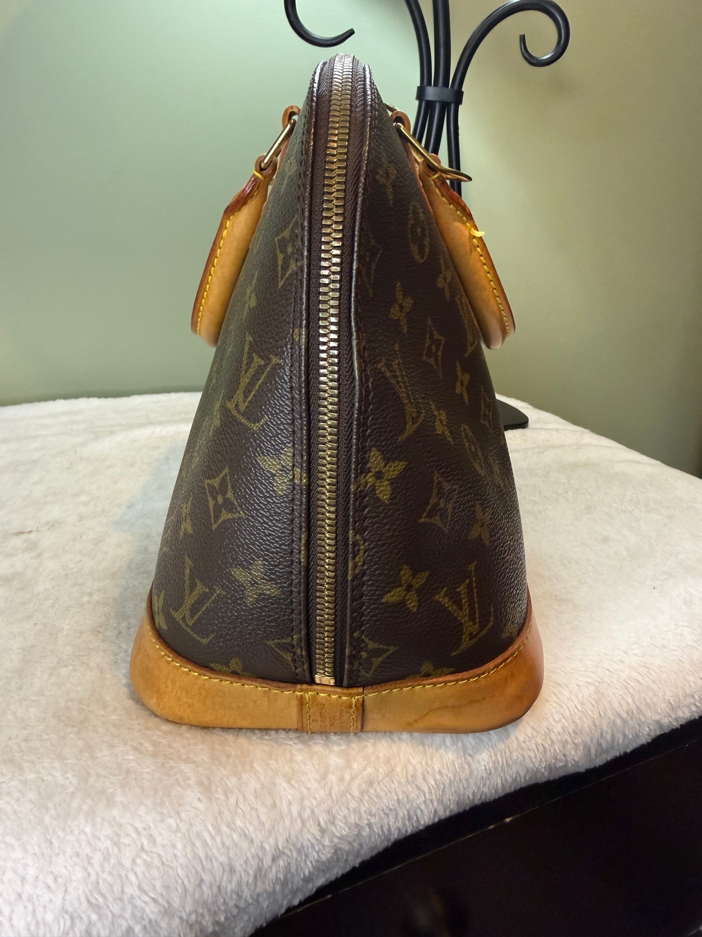 1294. Louis Vuitton Monogram Alma PM