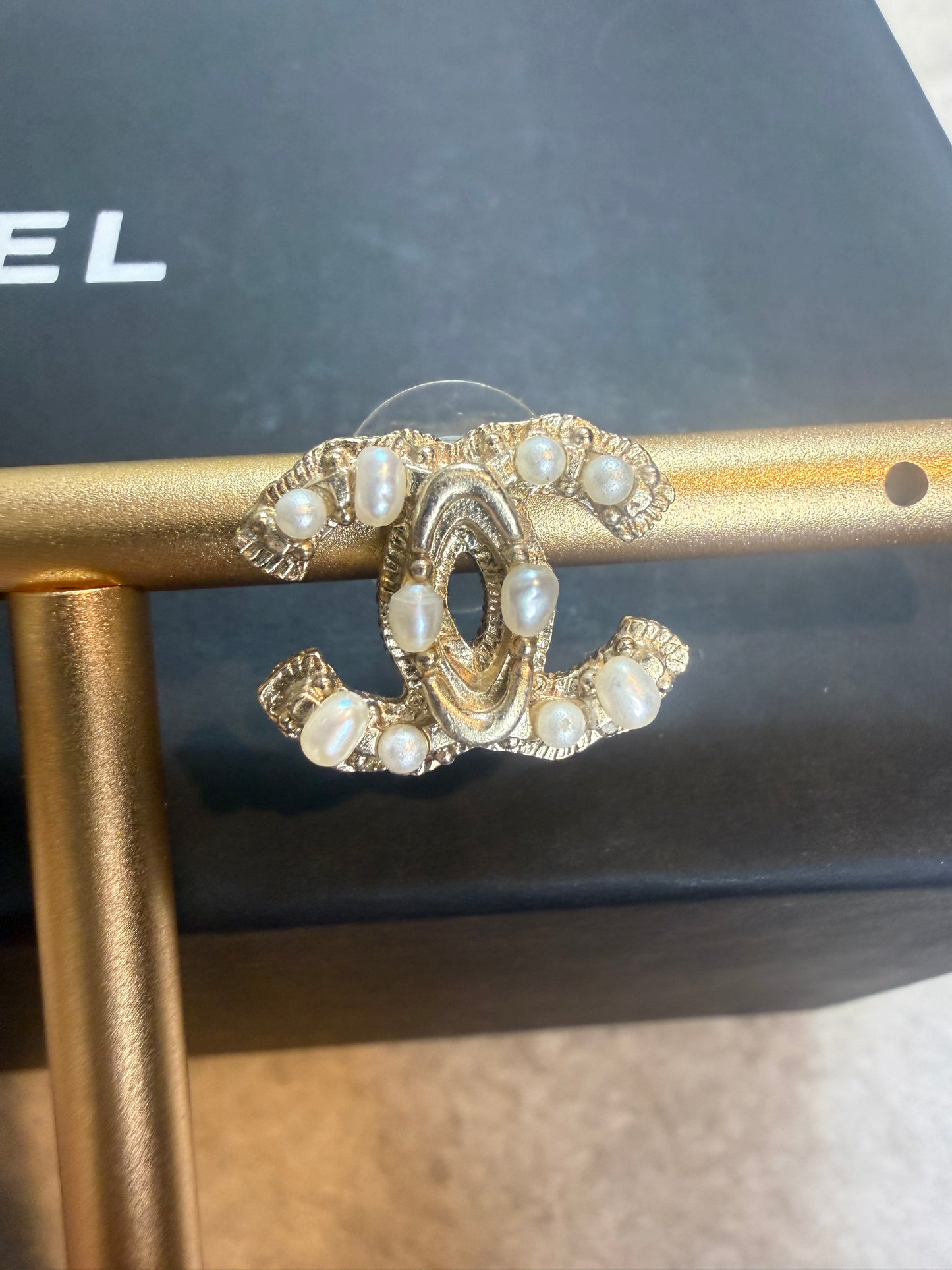 1477. Chanel Silver diamond Pearl Studs