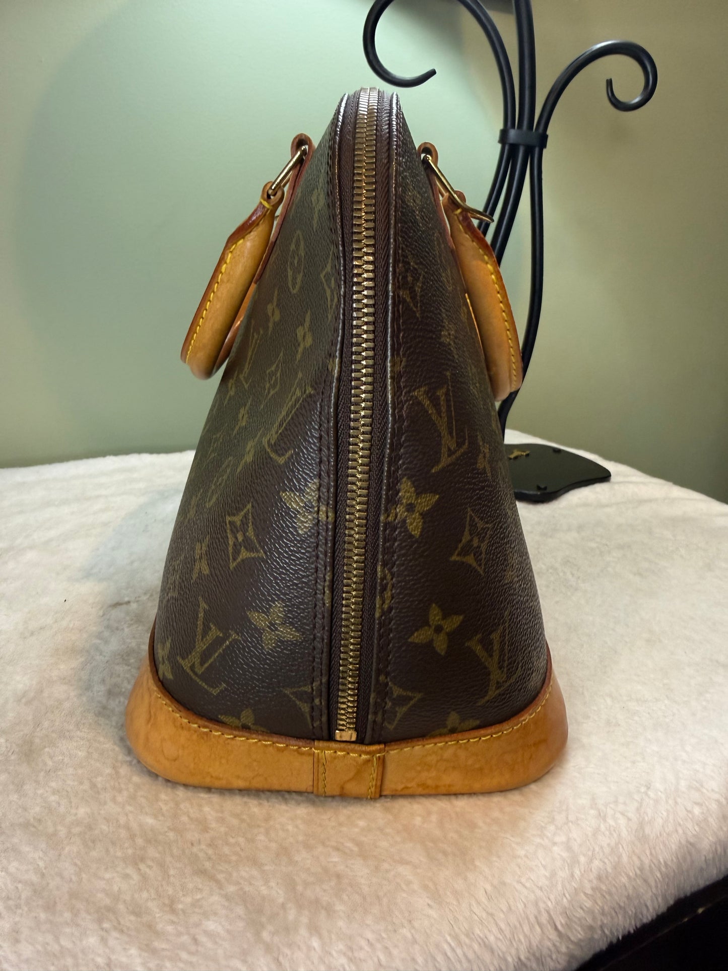 1294. Louis Vuitton Monogram Alma PM