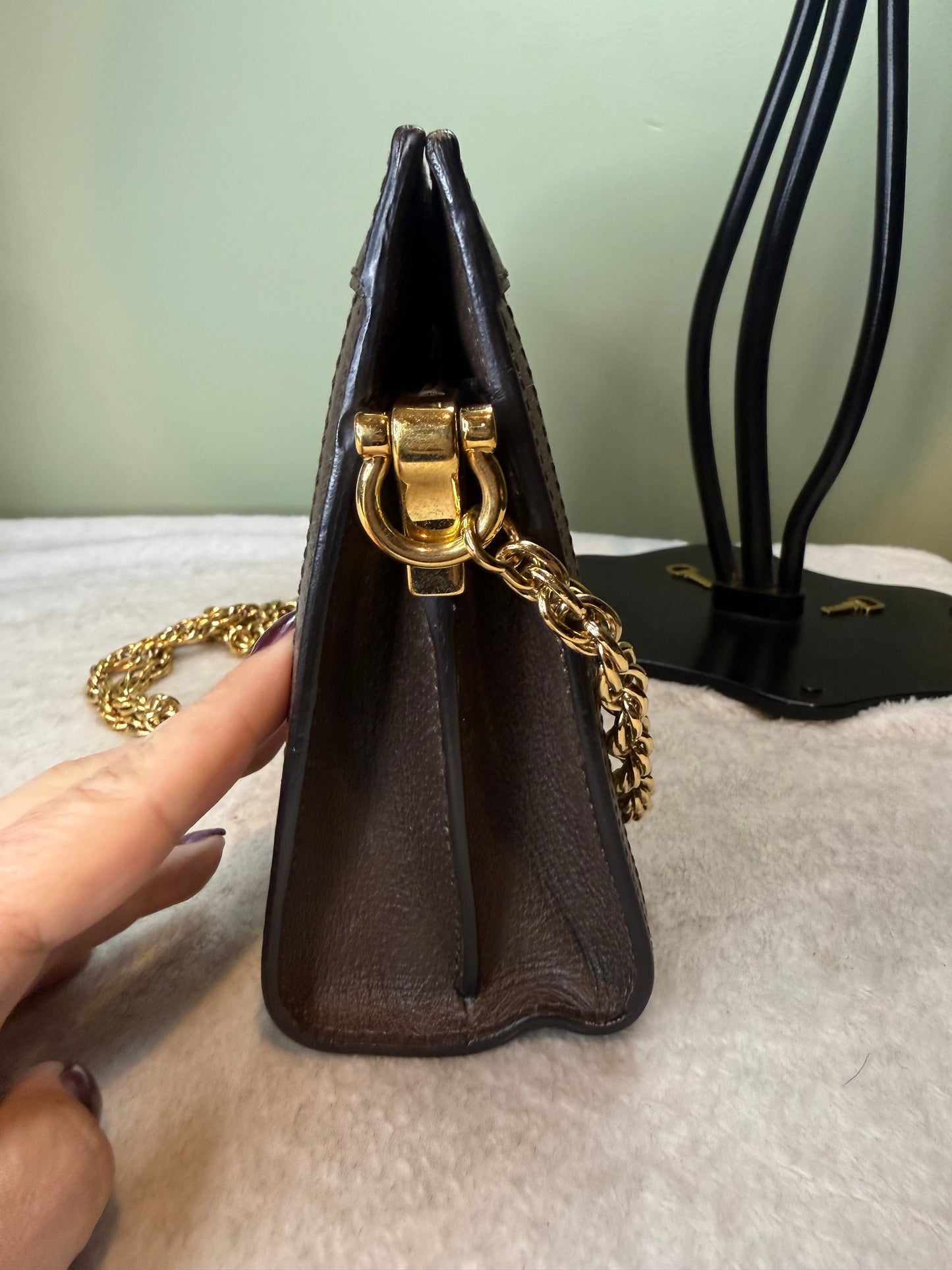 1227. Gucci GG Supreme Medium Ophidia Shoulder Bag