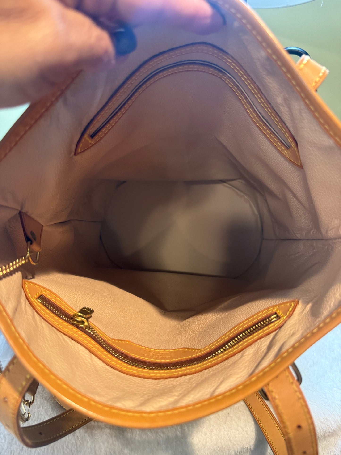 1671. Louis Vuitton Monogram Bucket GM Bag