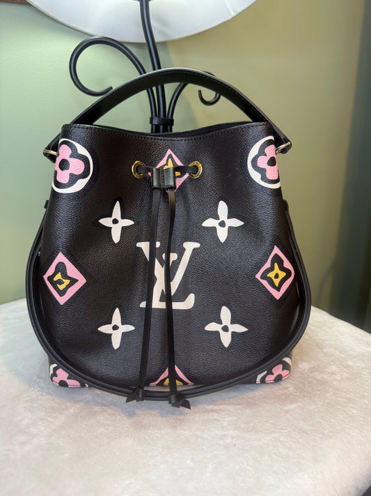 1778. Louis Vuitton Black Wild at Heart NeoNoe