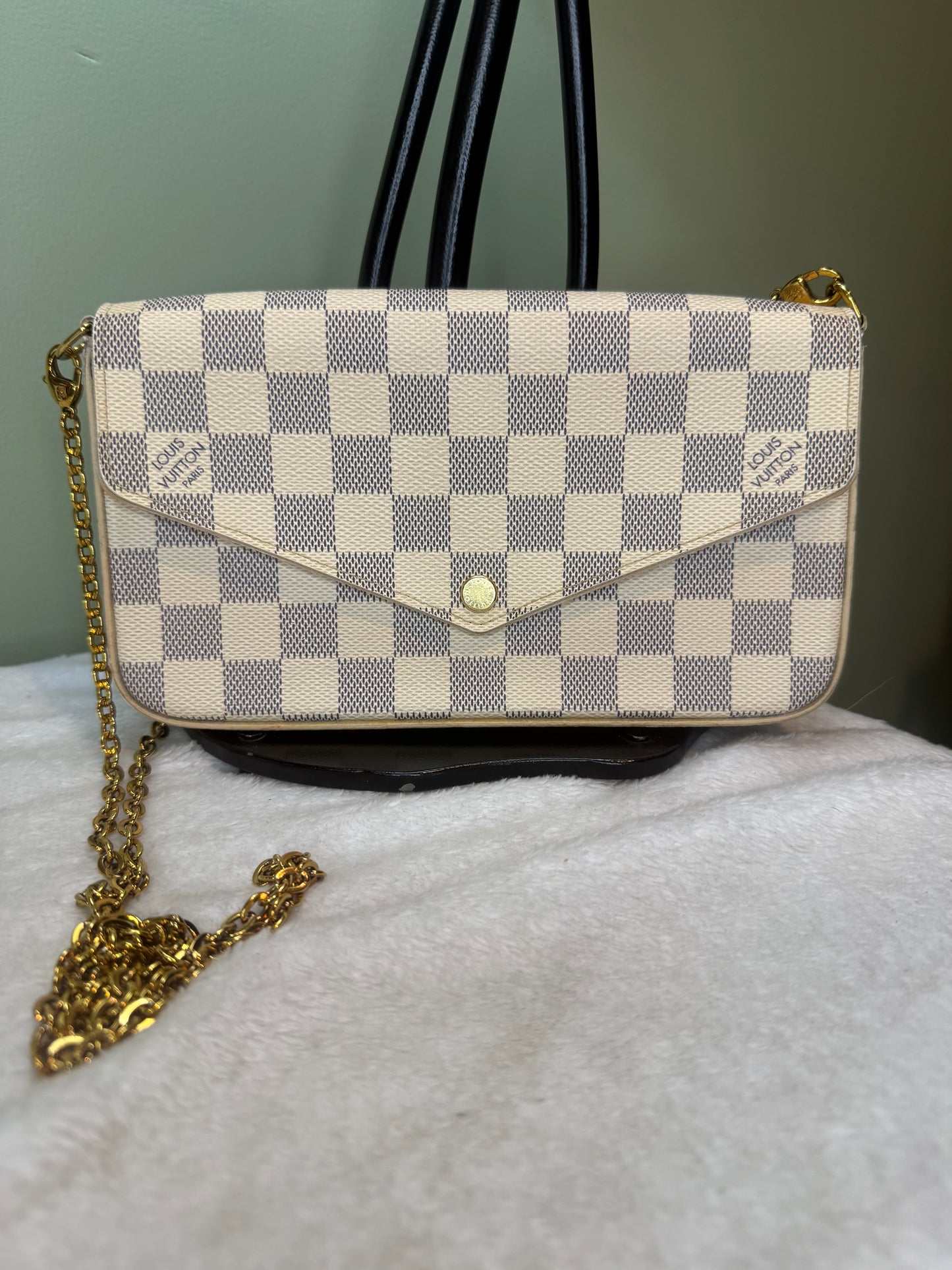 1154. Louis Vuitton Damier Azur Felicie Pochette
